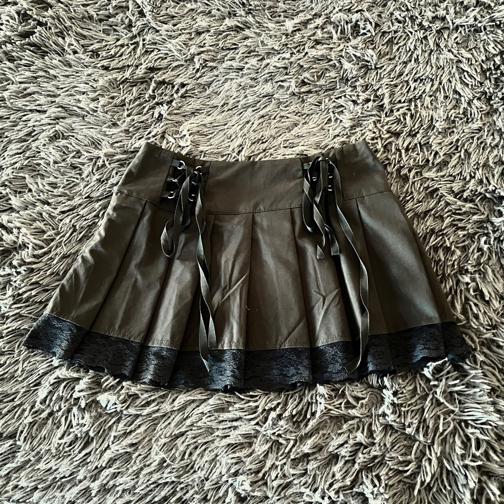 Gothic Lace Trim Pleated Mini Skirt